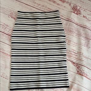 NWT Ann Taylor Navy and White Women's Pull On Pencil Skirt